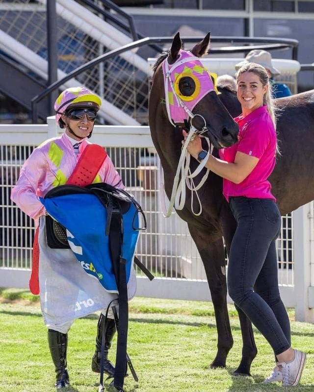 Sav Sizzles At Strath