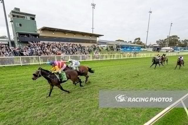 Boyd Salutes At Swan Hill